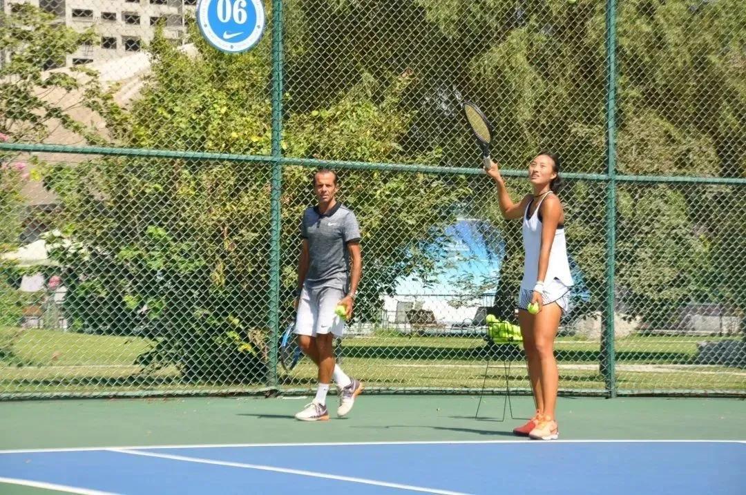 热点||挑战世界第一，这个19岁中国网球美少女是下一个李娜么？