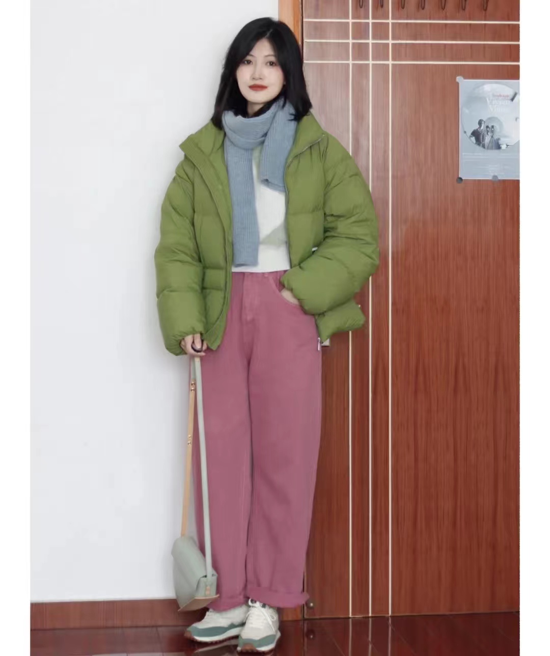 羽绒服搭配什么衣服保暖又好看,羽绒服的穿搭秘籍有哪些