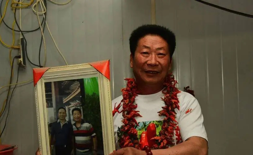 中国辣王李永志挑战最辣辣椒,辣王李永志每天5斤辣椒配白酒