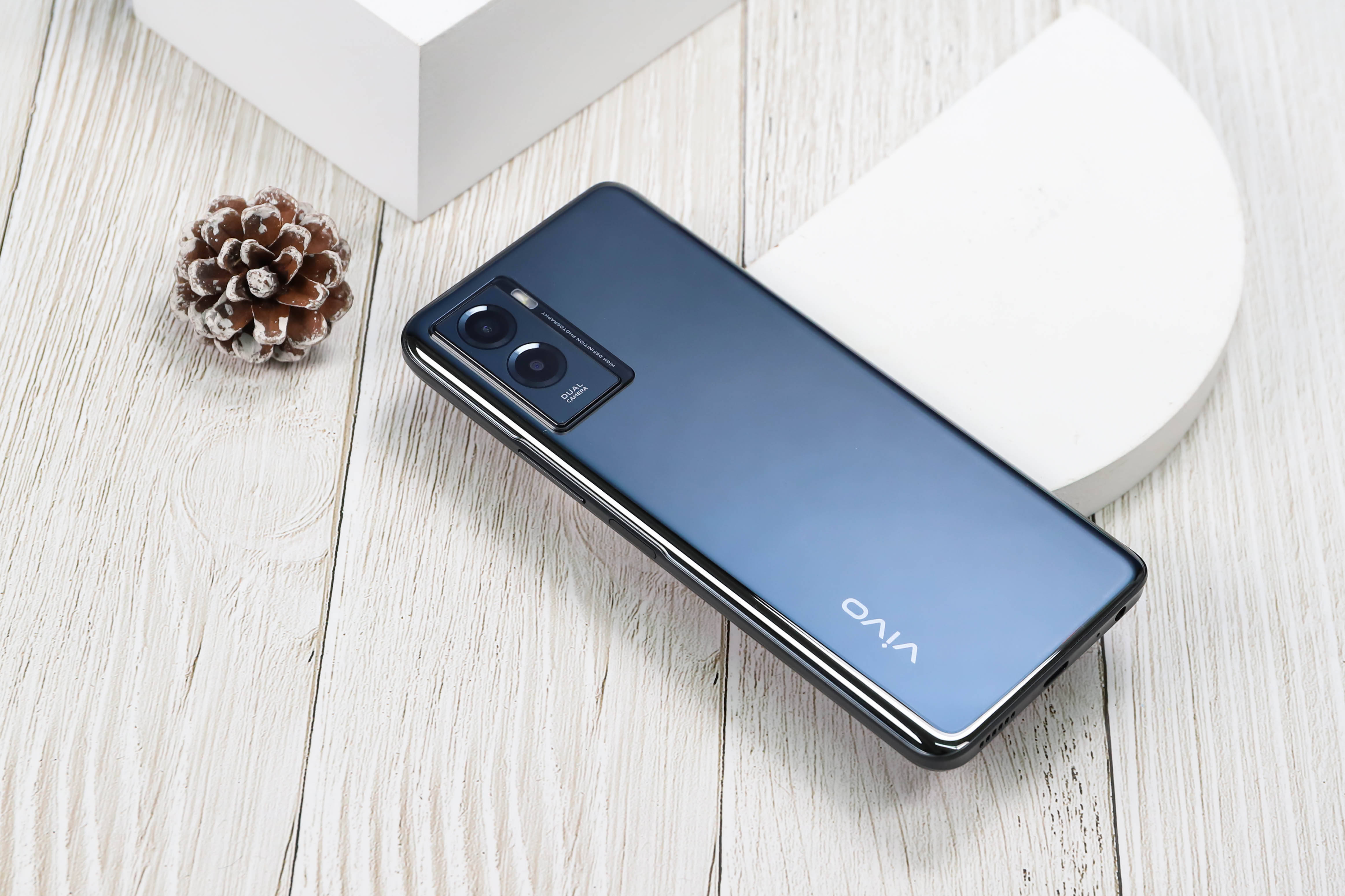 vivo量产6500mAh新机,12+256G或才1899,性价比不输红米