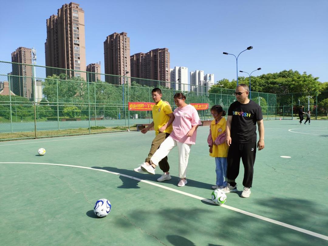“足”梦向未来,追“球”快乐—素质公益小天使足球节开幕