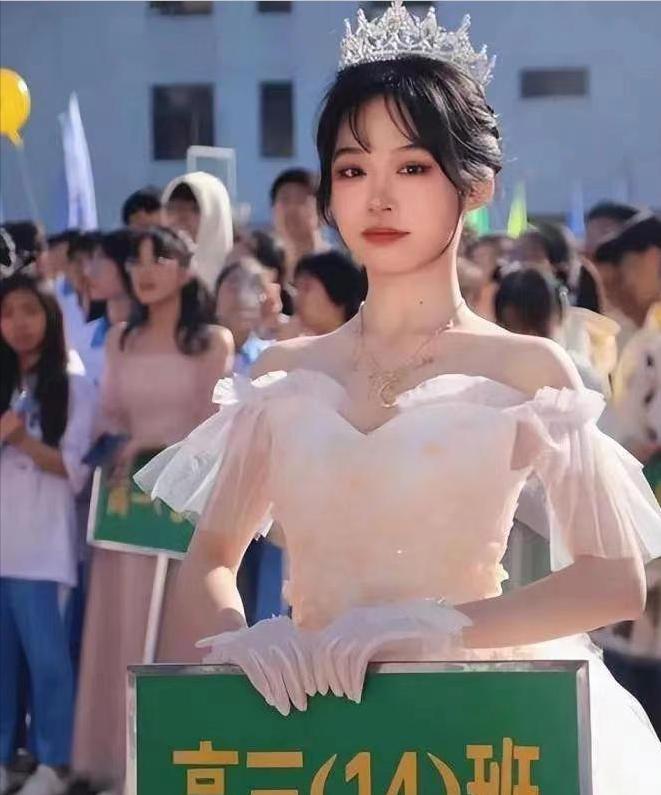 高三举牌校花一夜爆红知乎,高校校花举牌