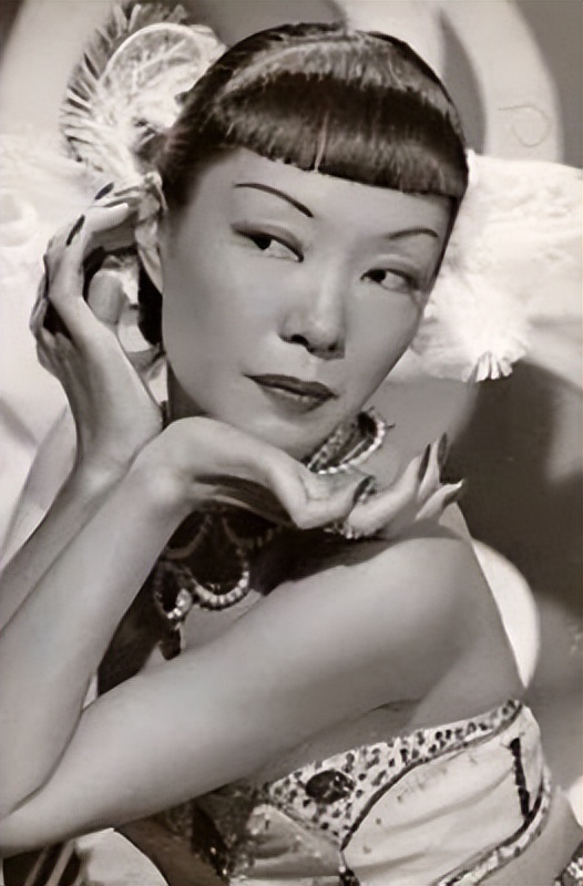 “亚洲*男美**”尊龙：无父无母，无儿无女，71岁孑然一身，一生孤独