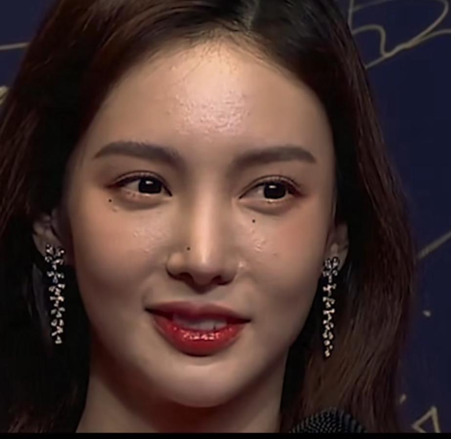 秦岚和柳岩图片,常远舒畅柳岩秦岚刘芸同台演绎