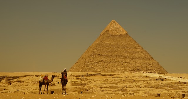 埃及金字塔狮身人面像的秘密 (埃及金字塔的秘密经典传奇)