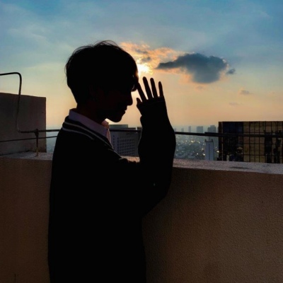 动漫男生头像伤心难过,男生的头像图片霸气冷酷无情