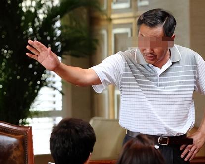 公公嫌儿媳乱花钱踢裂其脾脏,公公因儿媳乱用钱将其脾脏踢裂