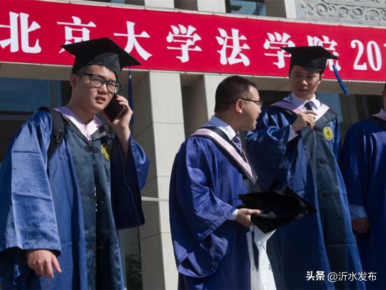 董明珠与北大研究生卖米粉,如何看待董明珠怒斥卖米粉