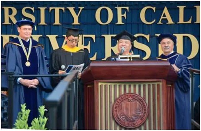 钟馨稼为什么捐款给美国人,钟馨稼捐款7000原因