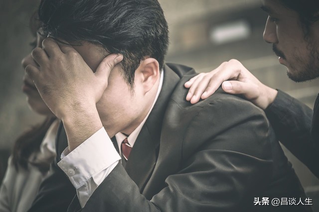 喜欢上别人的女朋友怎么办,女朋友喜欢上另一个男生怎么办