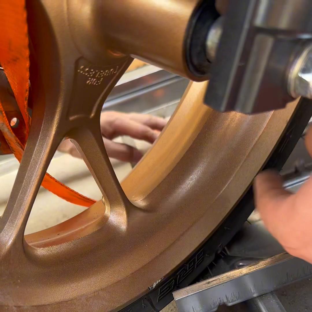 找物流尽量找大物流公司 准新车出现运损，略带遗憾@DOU+小助手