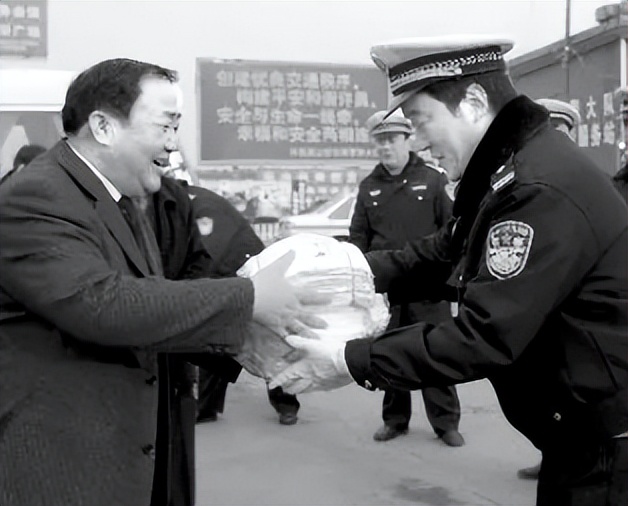 死刑犯在狱中患癌症索赔700万,死缓犯狱中离世家属索赔700万