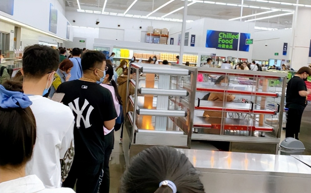 膨胀的山姆代购，持卡上百张、搬空货架，前员工：光靠散客难养活