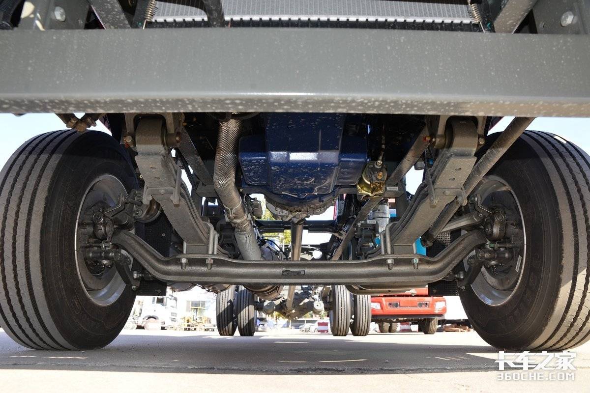 重载版5米8六缸中卡载货车,6.8米载货车公认油耗最低的4款车