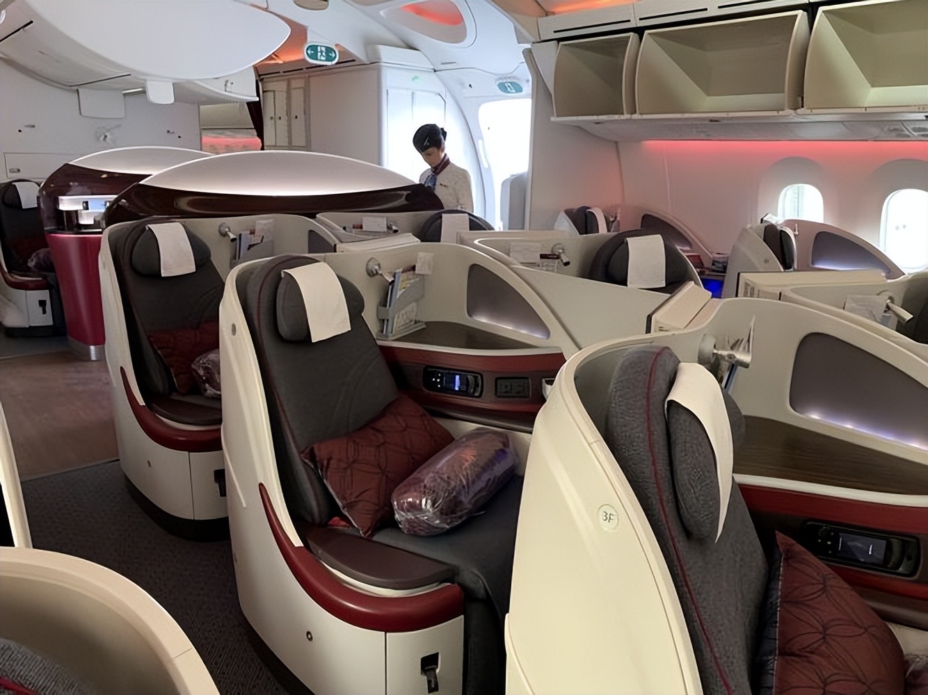 为钓杭州“富豪”，90后女孩扎破“安全套”，赚快钱的下场有多惨