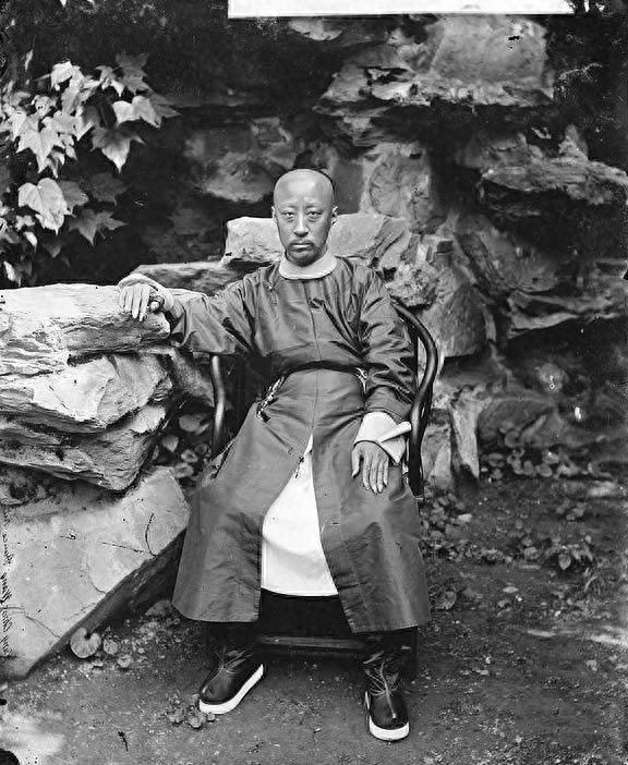 日军当着国军的面杀俘虏,日军侵华兽行