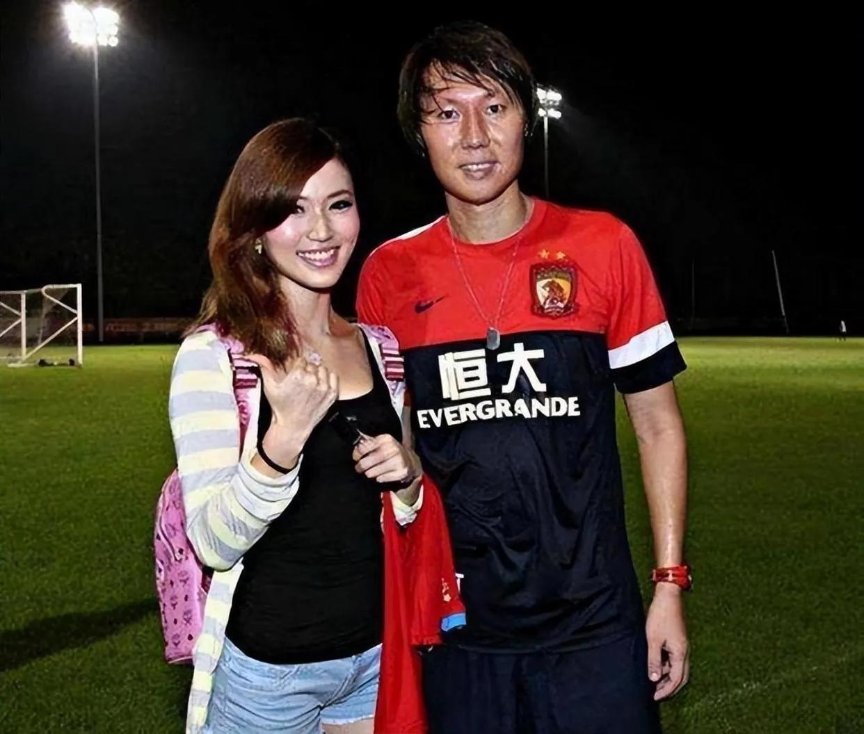 30亿财产的李铁不仅领两份工资，还享齐人之福。拥有两个老婆