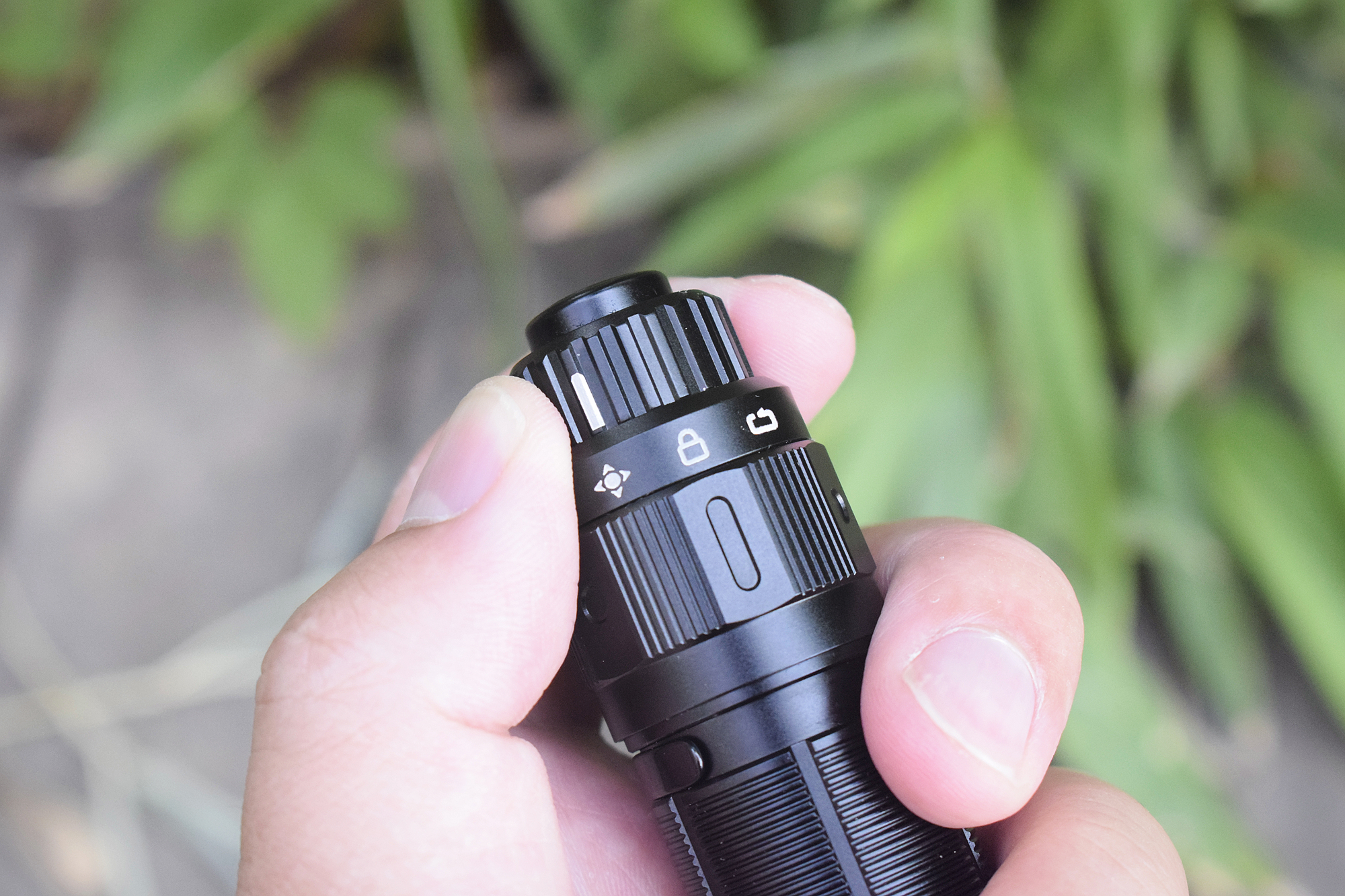 菲尼克斯tk75-2018手电评测,fenix菲尼克斯tk16v2.0战术手电筒