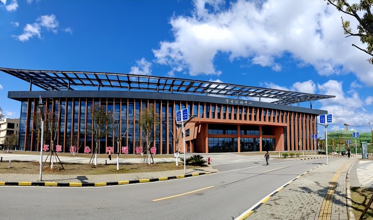 景德镇学院什么专业好,景德镇艺术学院王牌专业