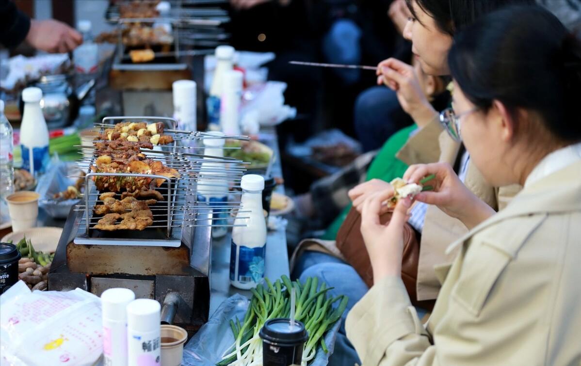 山东淄博烧烤禁止了吗,淄博烧烤车随意停