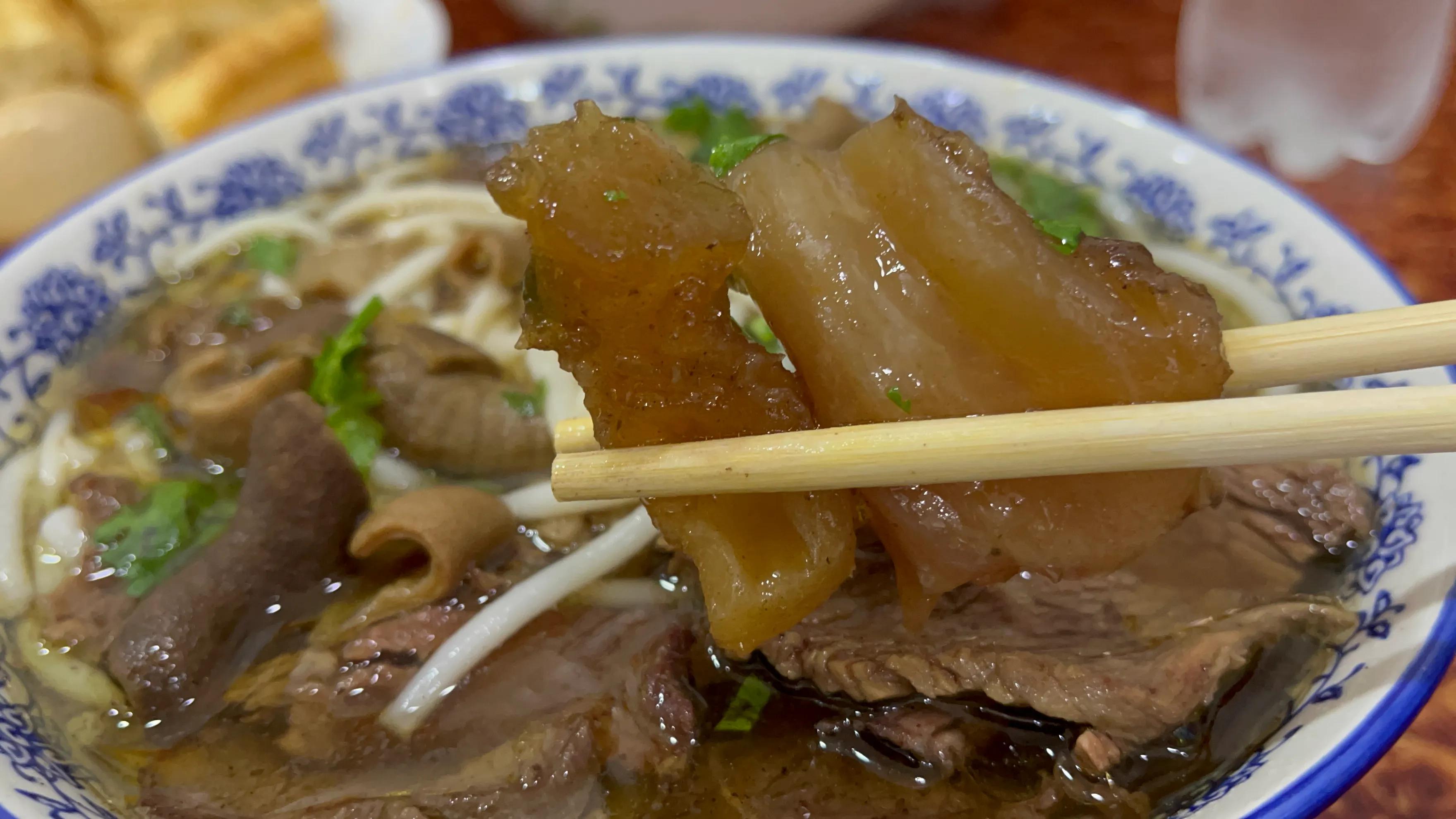 武汉最好吃的牛肉粉在哪里,武汉牛肉粉汤底