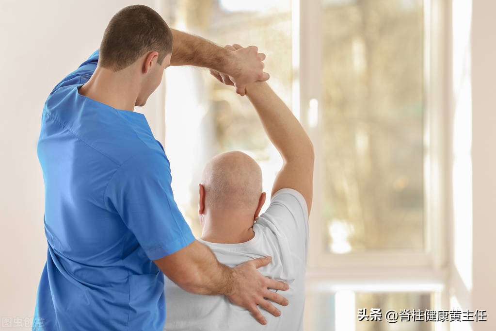 肩膀连着手臂后背痛怎么回事,肩膀痛但又摸不到痛哪里怎么回事