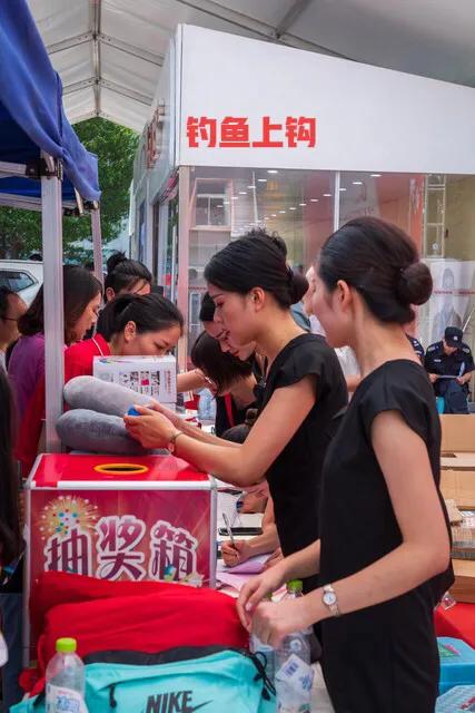 凭购物小票抽大奖违法么,超市抽奖惊呆了大家抽的一等奖