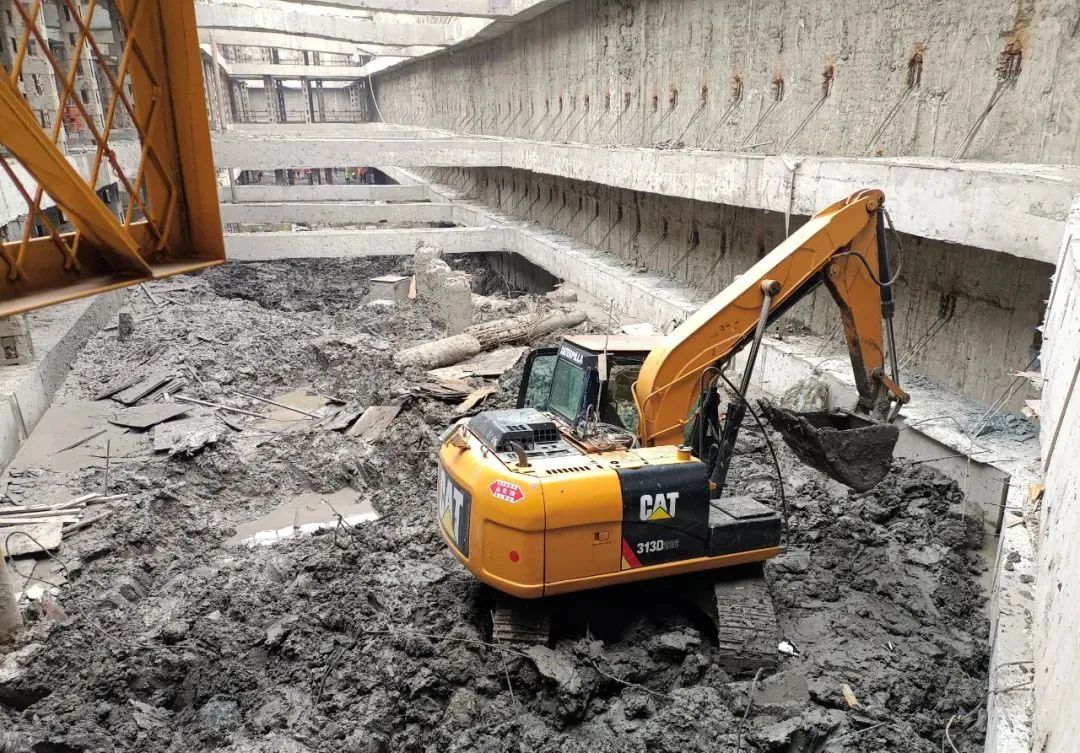 建筑机器人取代人工视频,智能机器人现身建筑工地