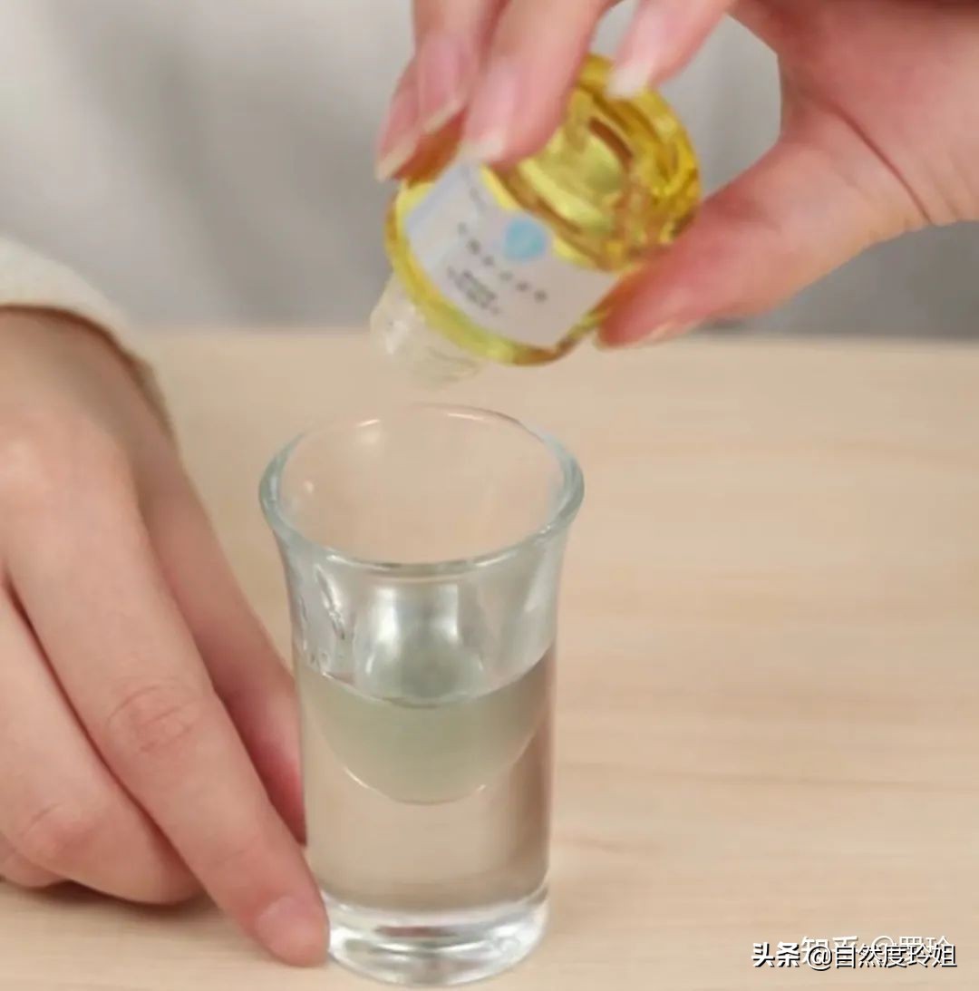 皮肤暗黄细纹适合什么精华,淡化皱纹黑眼圈的精华