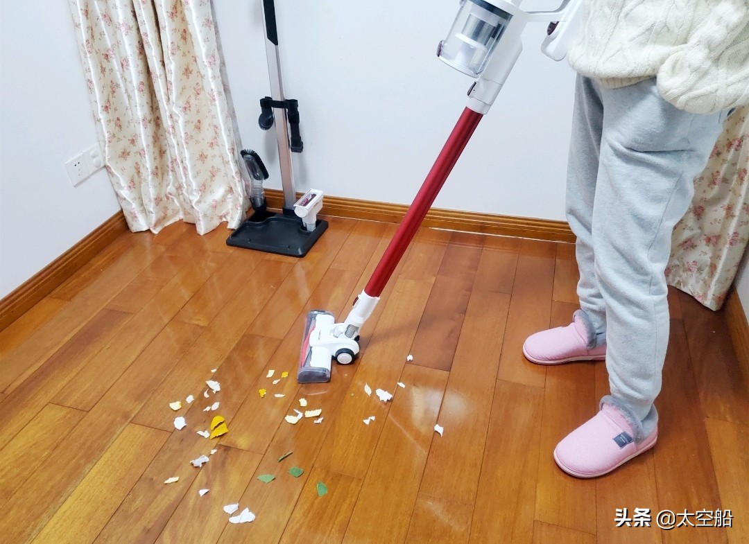 戴森吸尘器和斐纳吸尘器哪个好,斐纳吸尘器测评