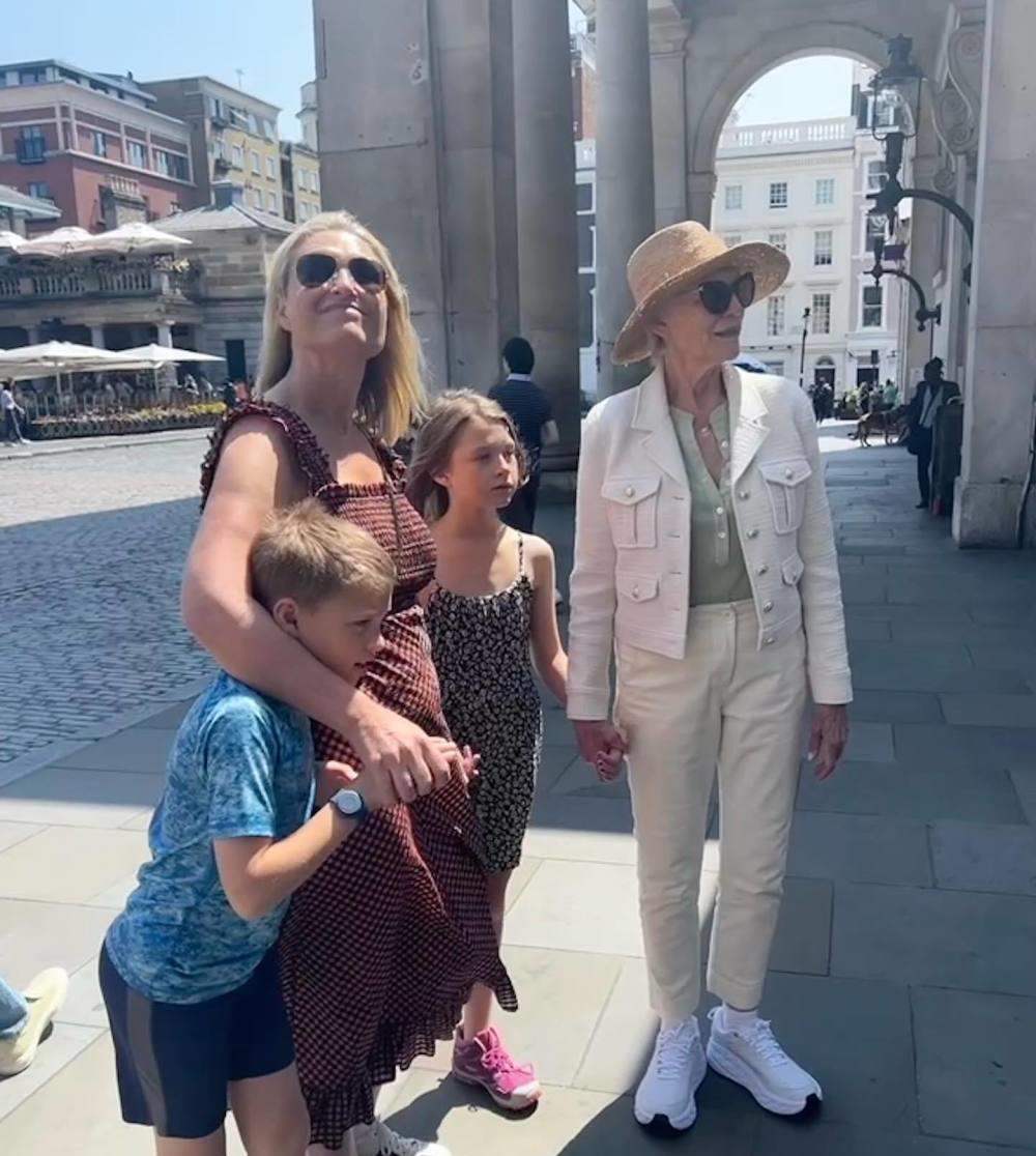 马斯克带小儿子直播,马斯克带2岁儿子入职推特