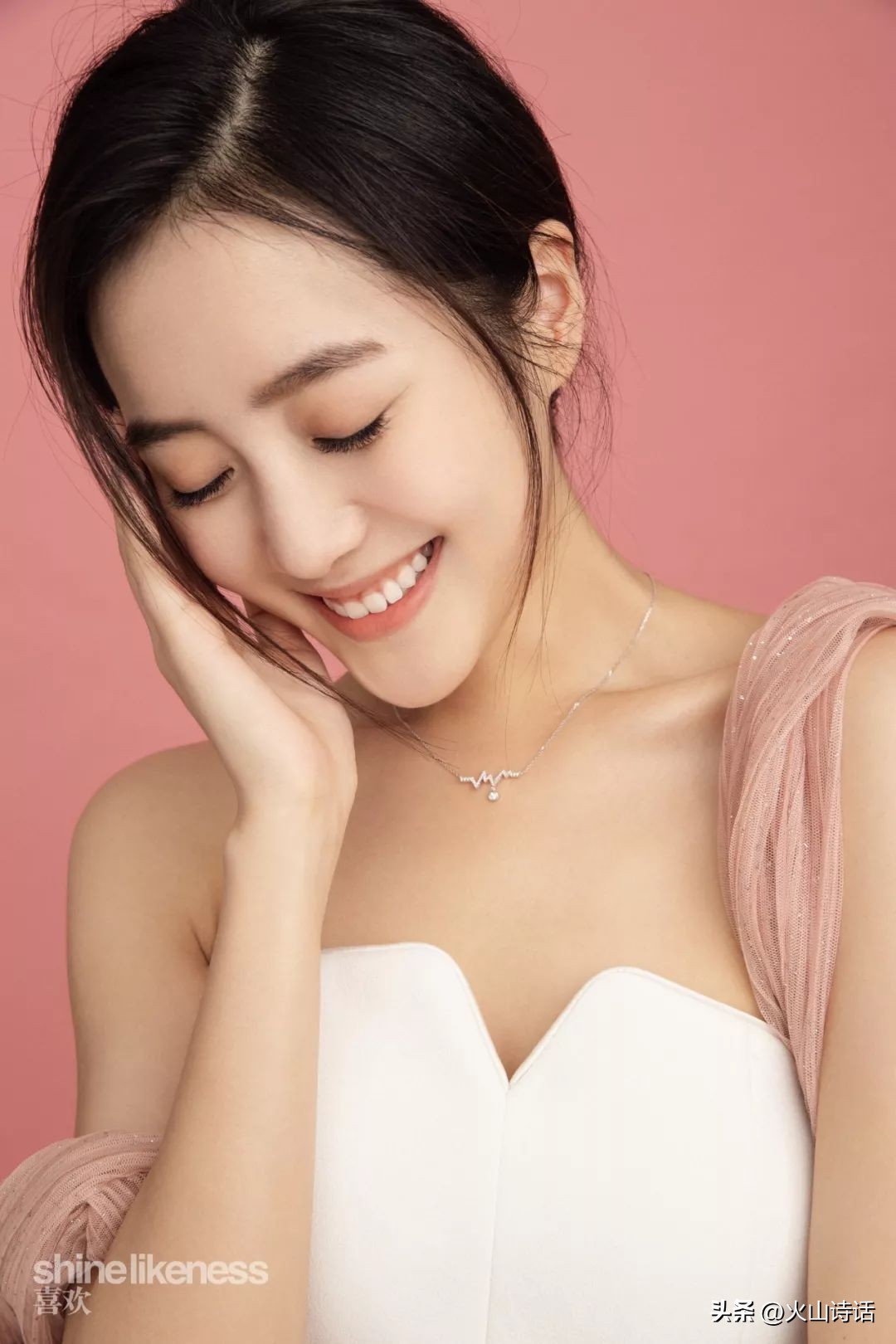 王梓薇：95后小花中的一颗新星，写真很甜很甜啊，太爱了！