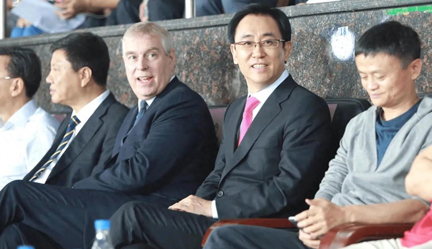 许家印耗巨资2800亿造车,许家印和他的高管生活有多奢侈