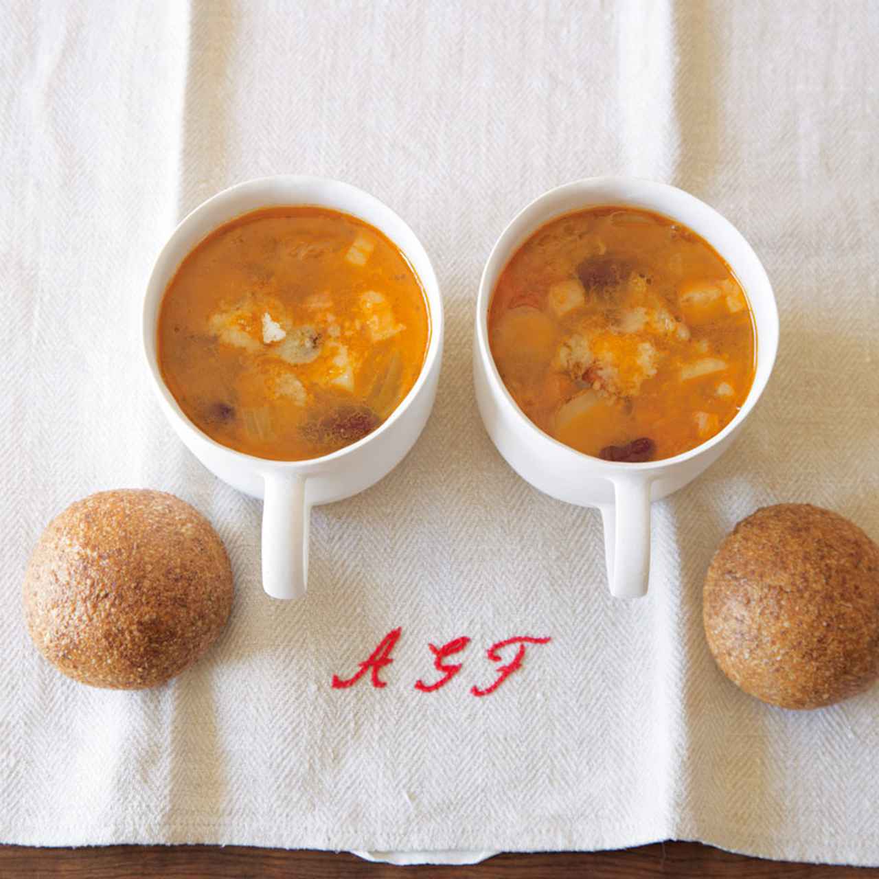 沐夏料理｜料理达人坂田阿希子，如何制作红汤“意大利蔬菜汤”