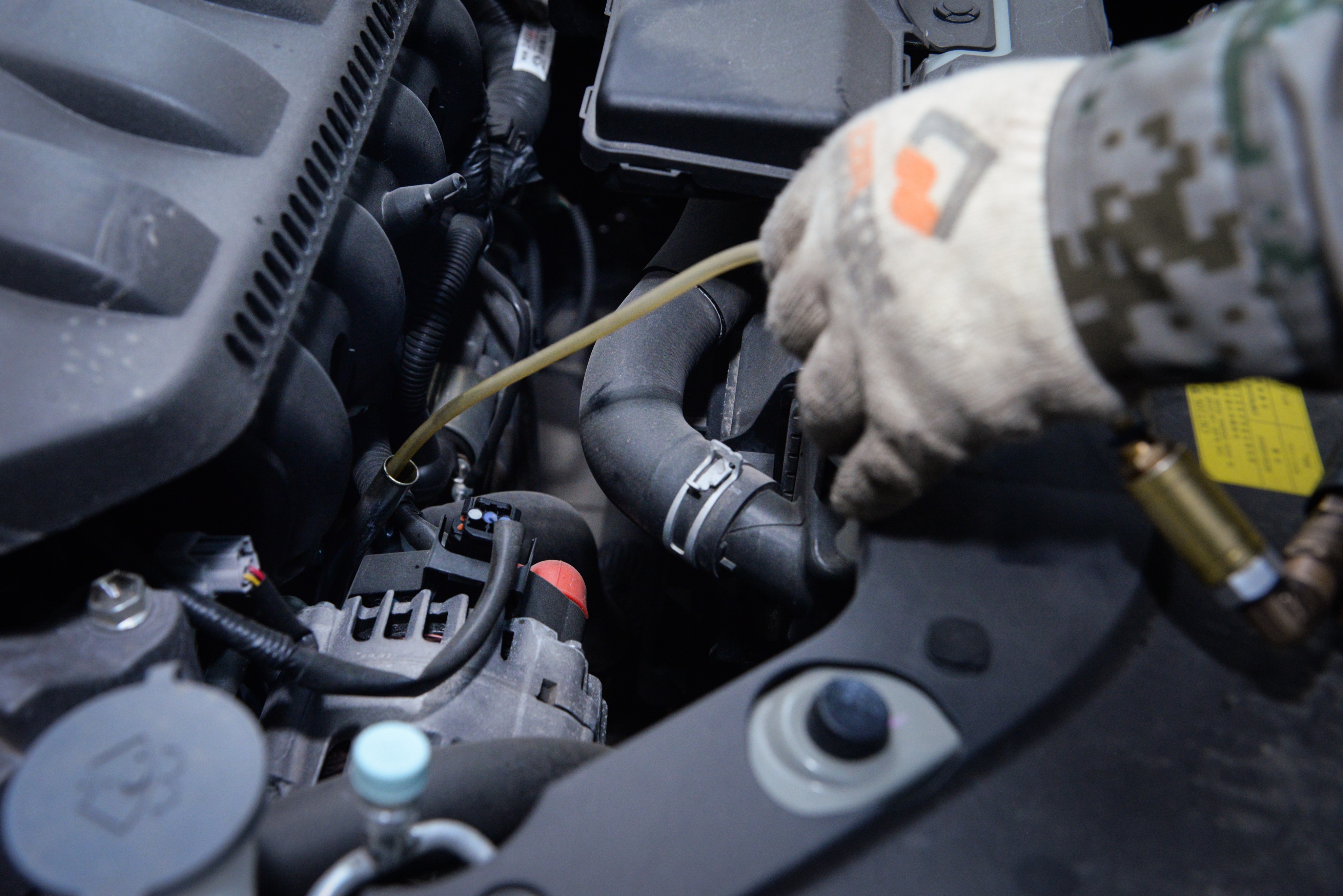 如何区分新车用什么机油,怎么区分新机油好坏