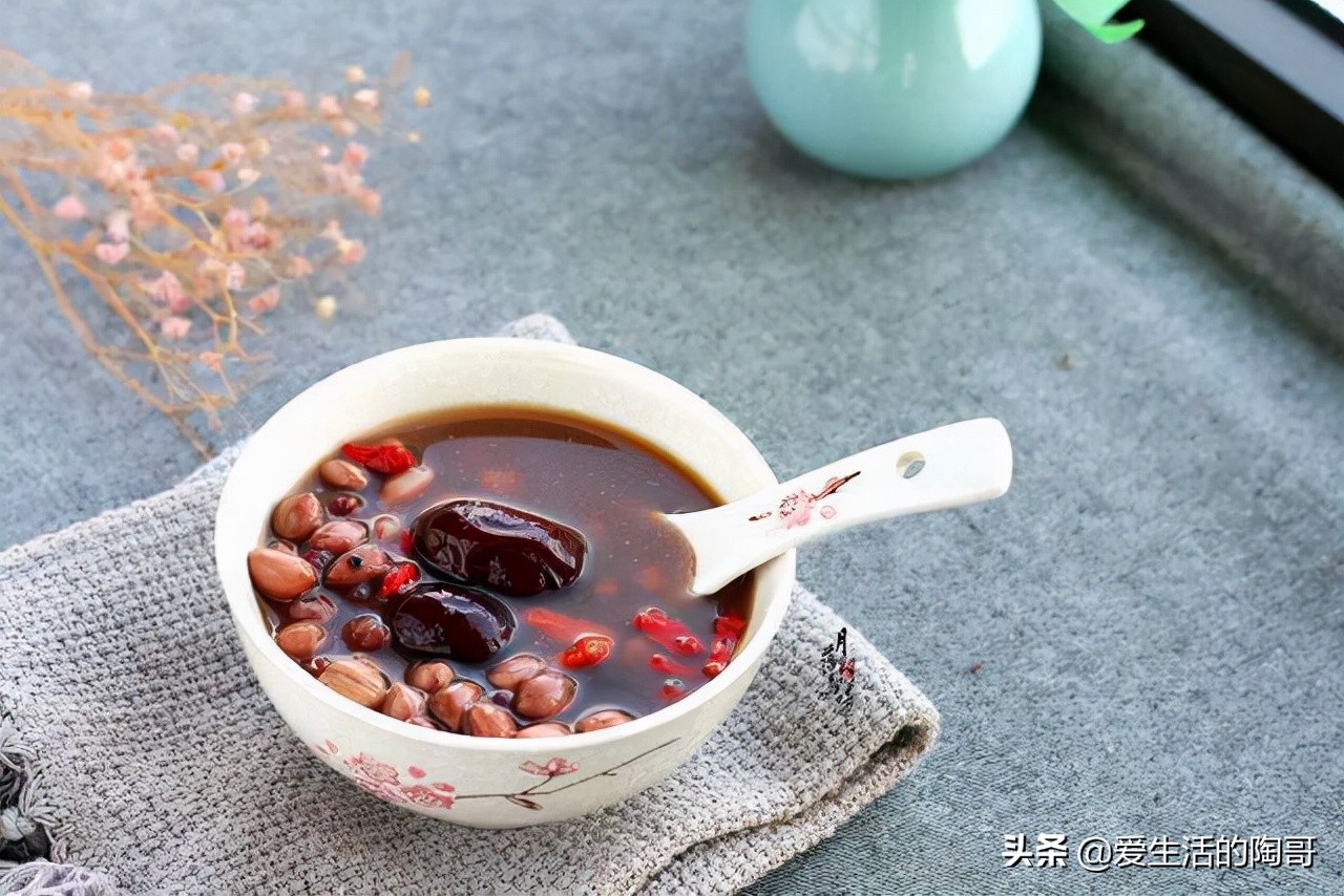 冬季太寒冷，4个防寒保暖小窍门给你，从头暖到脚，健康过冬