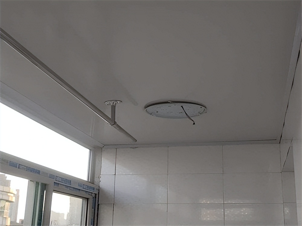 楼上漏水楼下有什么处理漏水办法,防水层漏水和水管破裂漏水的区别