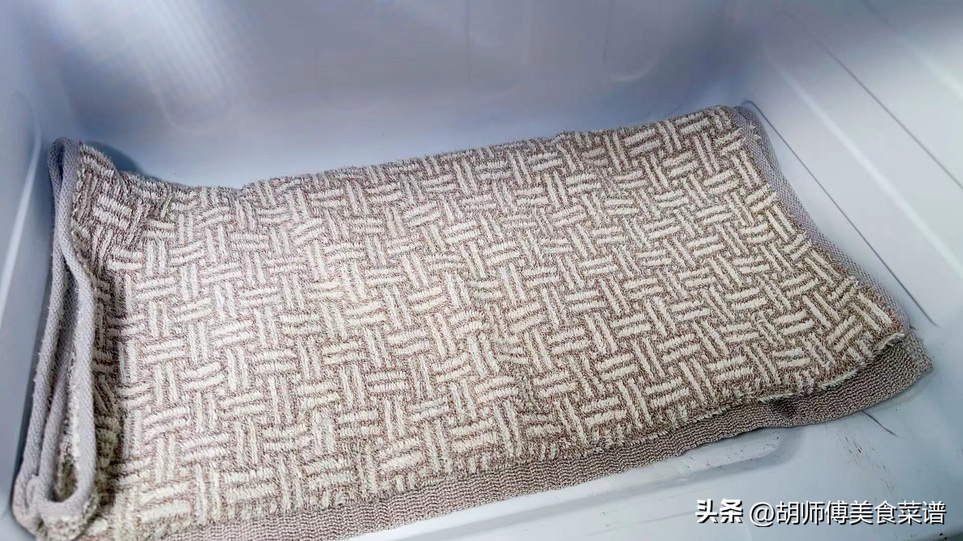 冰箱结冰太厚怎么让它融化小妙招,冰箱结冰怎么使冰快速掉落