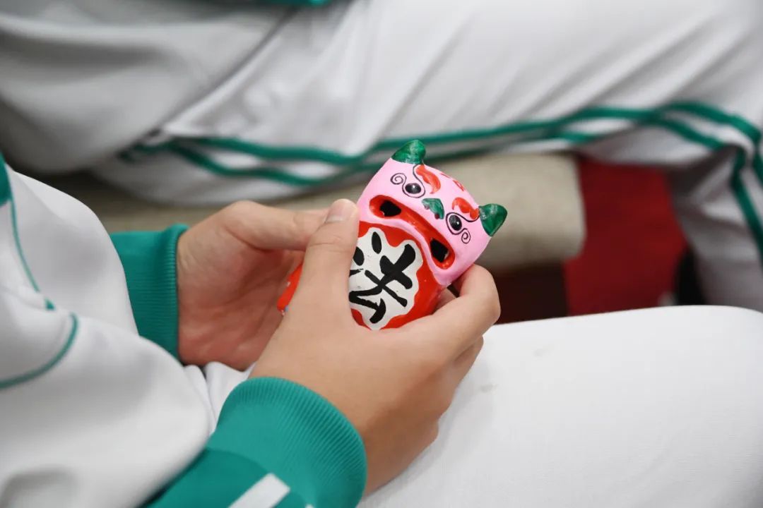 沉浸式体验法院零距离生动普法,零距离接触沉浸式体验