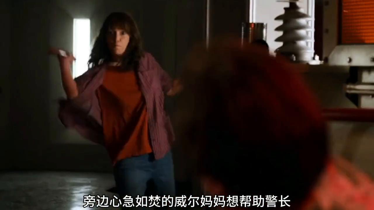 神秘小镇受到了不明外星生物袭击,神秘小镇被怪物追踪