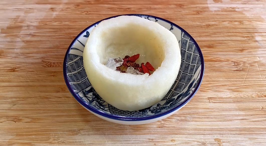 治喉咙咳嗽煮什么吃,什么水果蒸着吃了治咳嗽