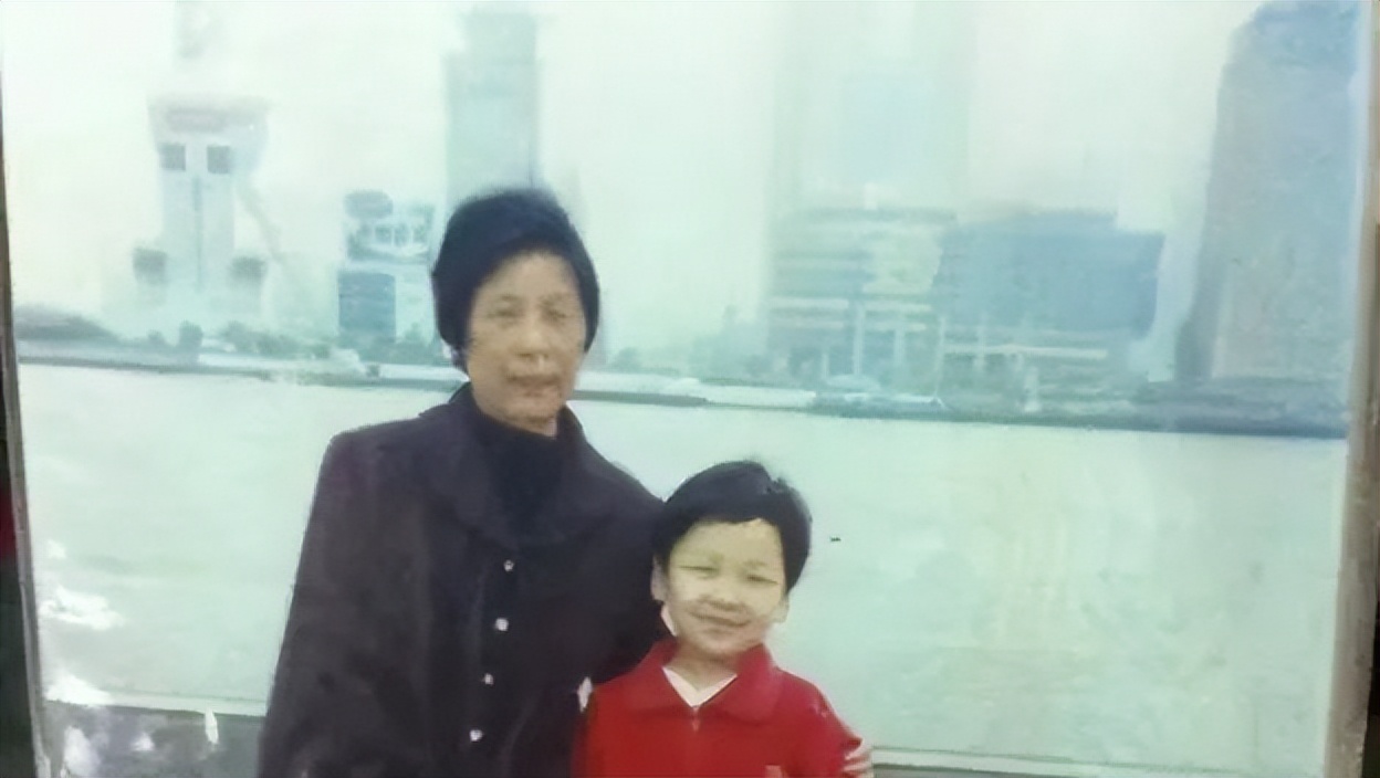 上海女子坐高铁,上海女学生教人坐高铁