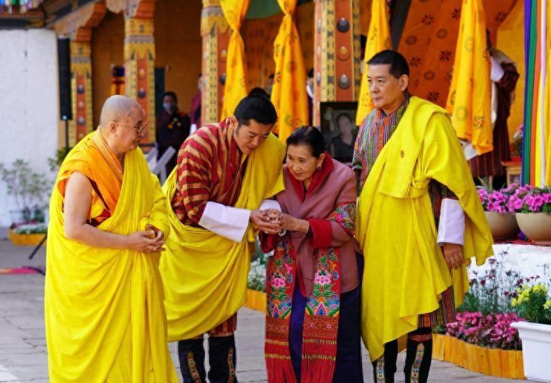 王室小公主视频,小公主和两个小王子