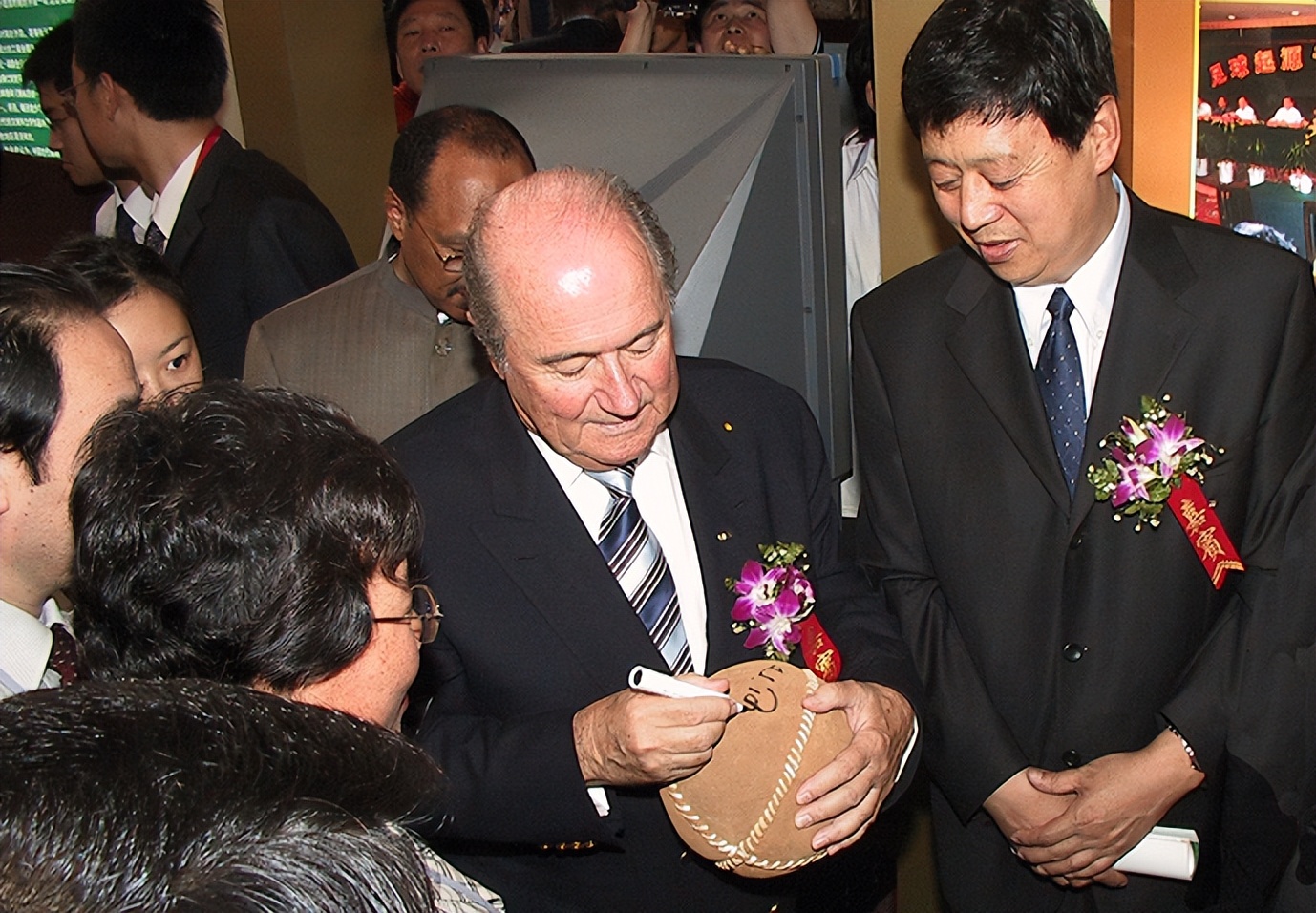 临淄蹴鞠传承人：48岁时辞去机关工作专门研究蹴鞠，成立制作公司，年销售额1600万元，两次走入世界杯