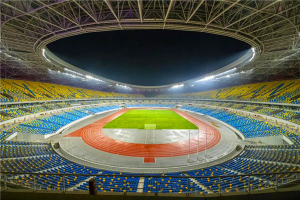 最大的体育场能容纳多少人,最新中国最大10座体育场