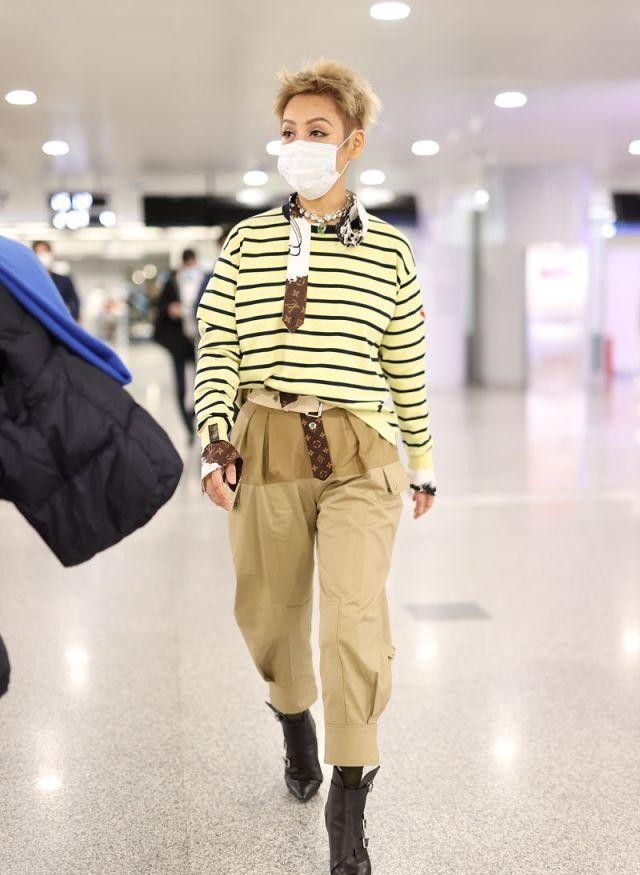 宁静大胆穿搭系列,48岁宁静的穿搭