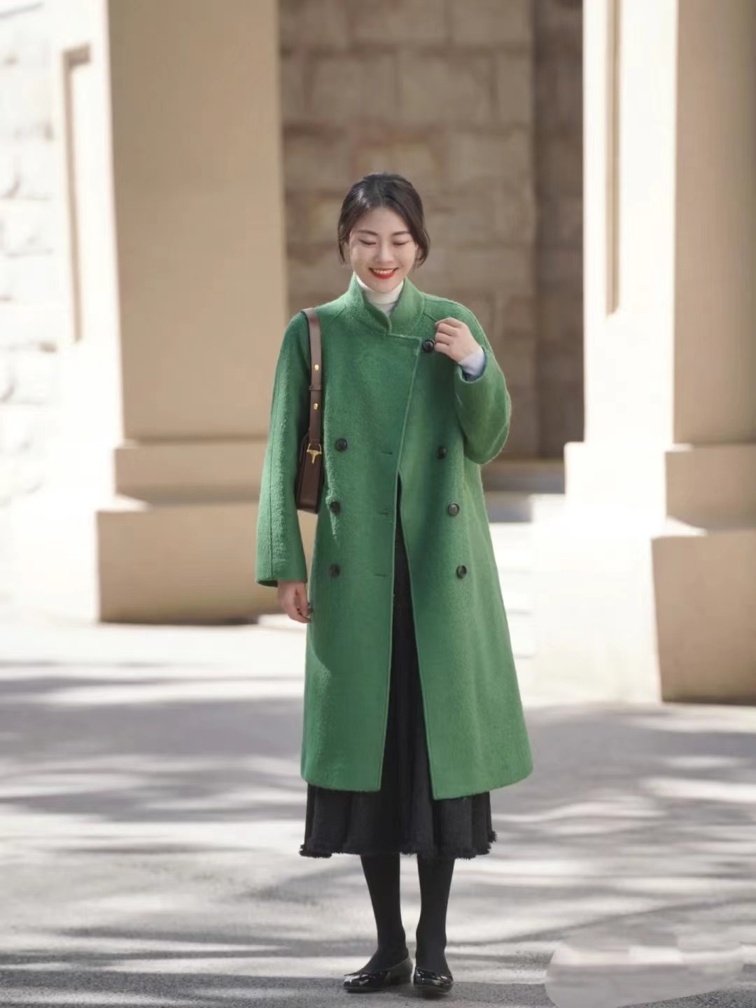 想穿的休闲大衣应该选择什么颜色,双面呢大衣穿什么颜色显高级感