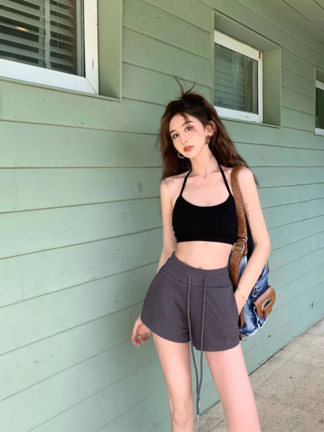 今年最流行的穿搭冬季短裤,时髦百慕大短裤穿搭