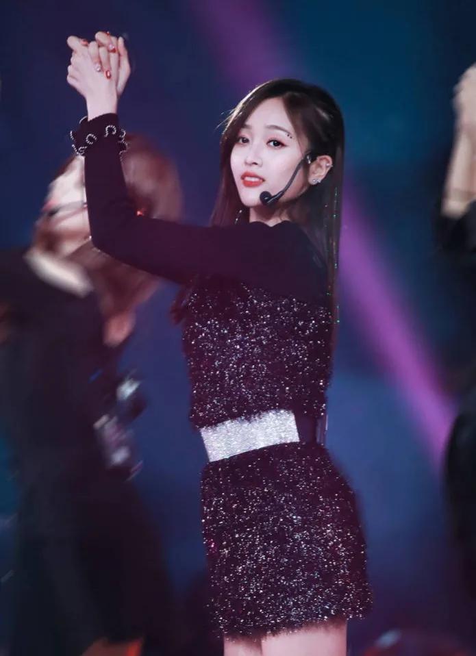 演4部剧，收入上亿元，日收入30万以上，娱乐圈的豪，无人可知