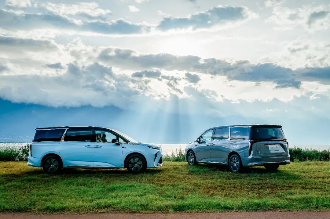 上汽大通mifa9最低配测评,上汽大通mifa9纯电版试驾